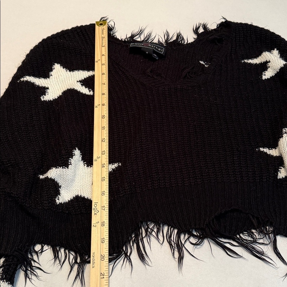 Polly & Esther Women's Frayed Distressed Cropped Black/White Stars Size Medium - Picture 6 of 10